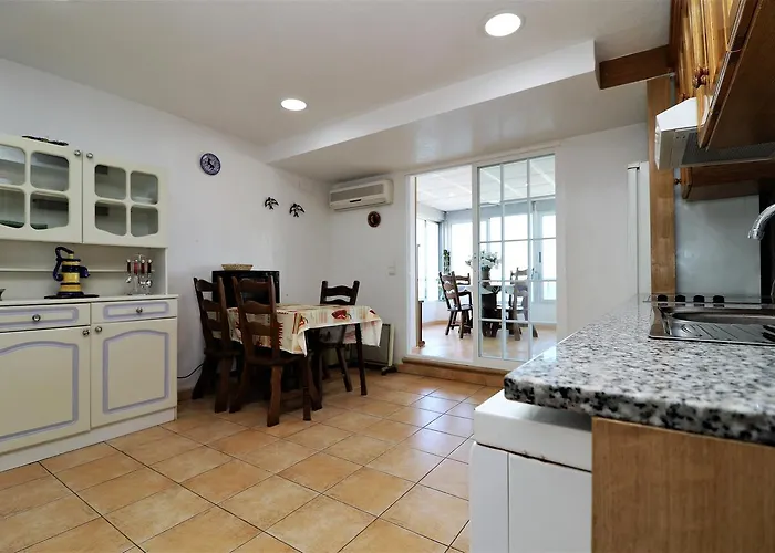 Almadraba Apartman *